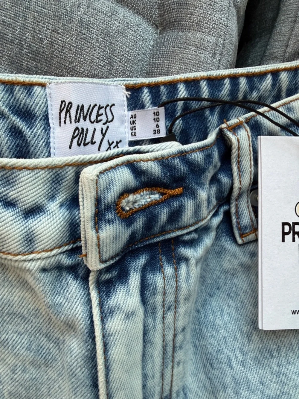 Princess Polly Anne NWT Acid Wash Light Blue Distressed Denim Shorts  6 cotton - Picture 5 of 6